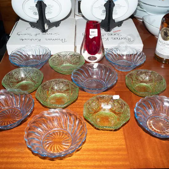 various sweet dishes, art glass vase H150
