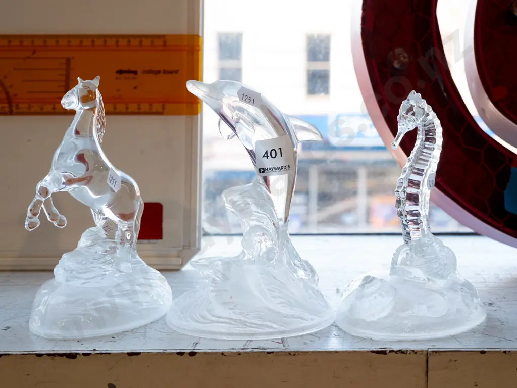 3x glass figurines; horse, dolphin, sea horse Tallest H1160 Image 1++