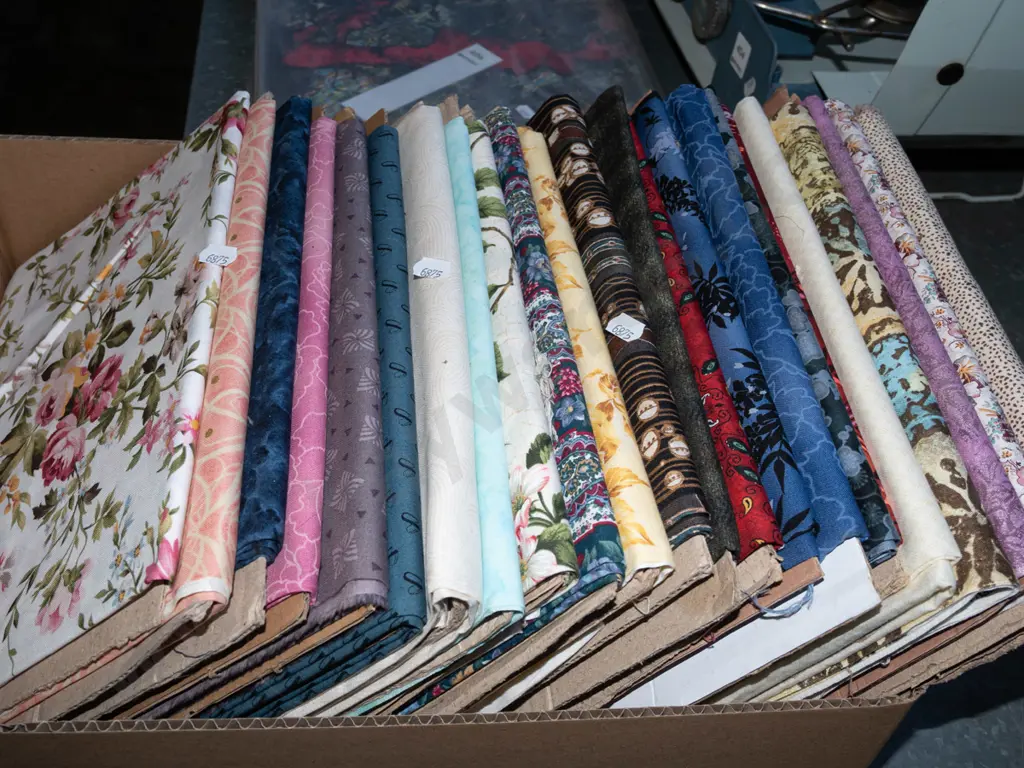 box of fabric pieces Image 1++