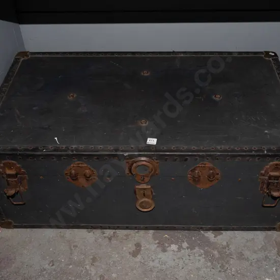 vintage travellers trunk - some rust H350 W920 D520
