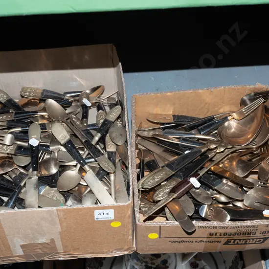 2x boxes of Taiwenese cutlery 