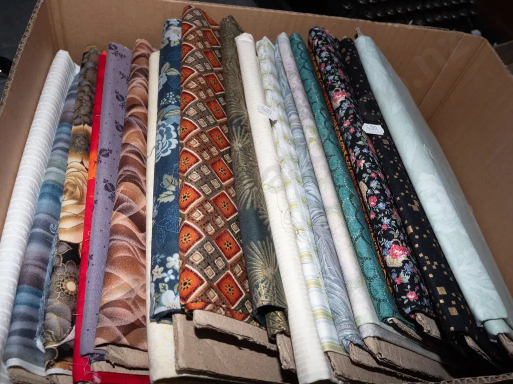 box of fabric pieces Image 1++