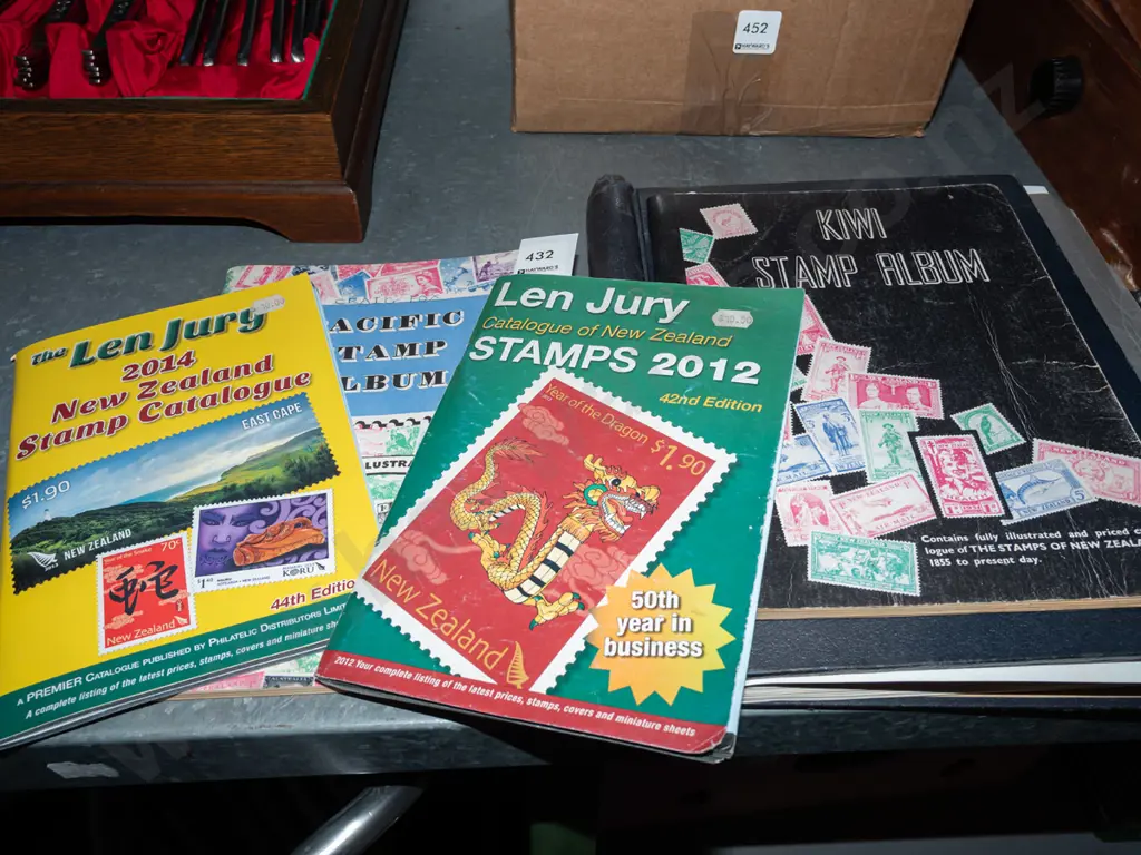 stamp albums and catalogues Image 1++