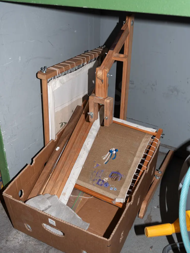 box; tapestry frames and stands Image 1++