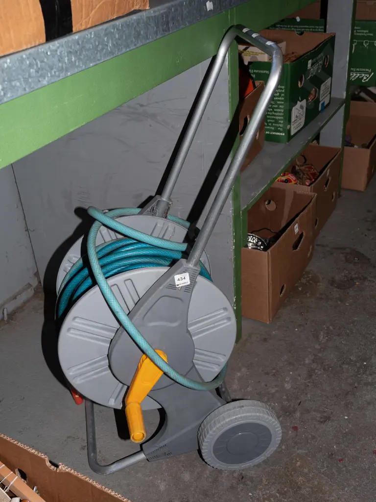 hose reel and garden hose Image 1++