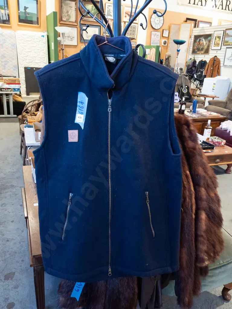 size Medium Swanndri vest Image 1++