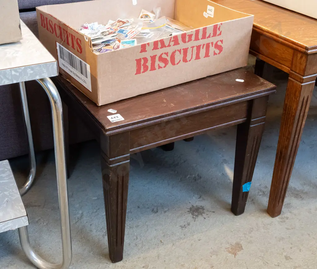 dark stained oak end table Image 1++