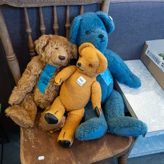3x teddy bears