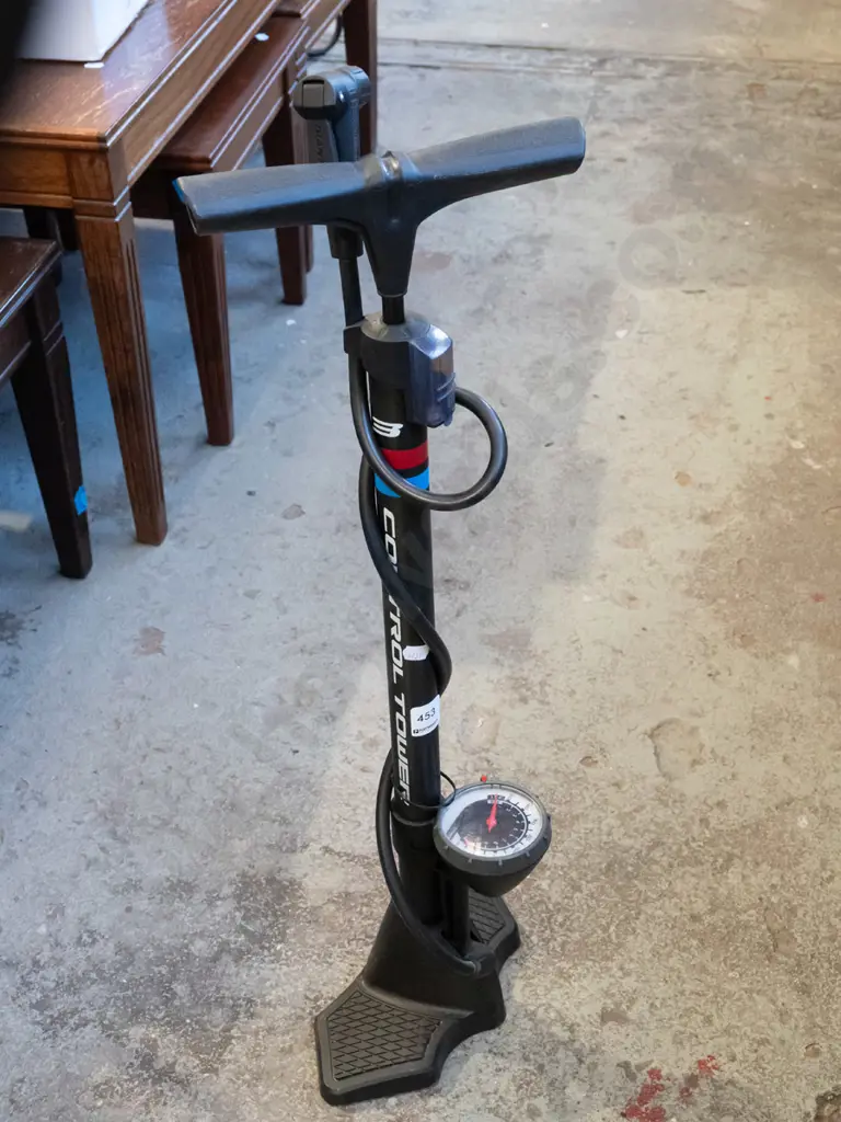 bicycle pump Image 1++