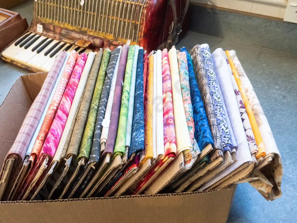 box of fabric pieces Image 1++