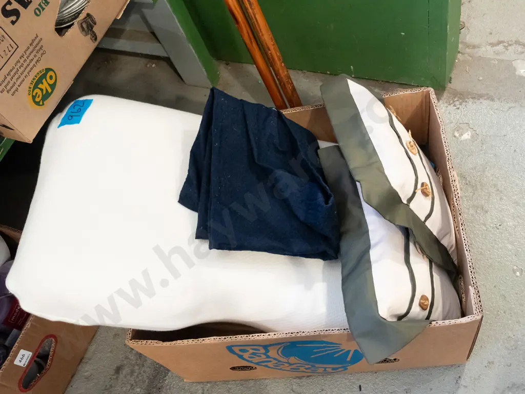 2x small cushions, pillow Image 1++