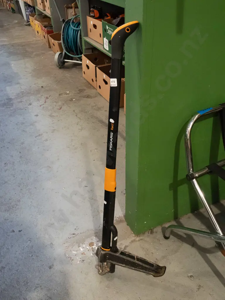 Fiskars Xact lawn weeder Image 1++