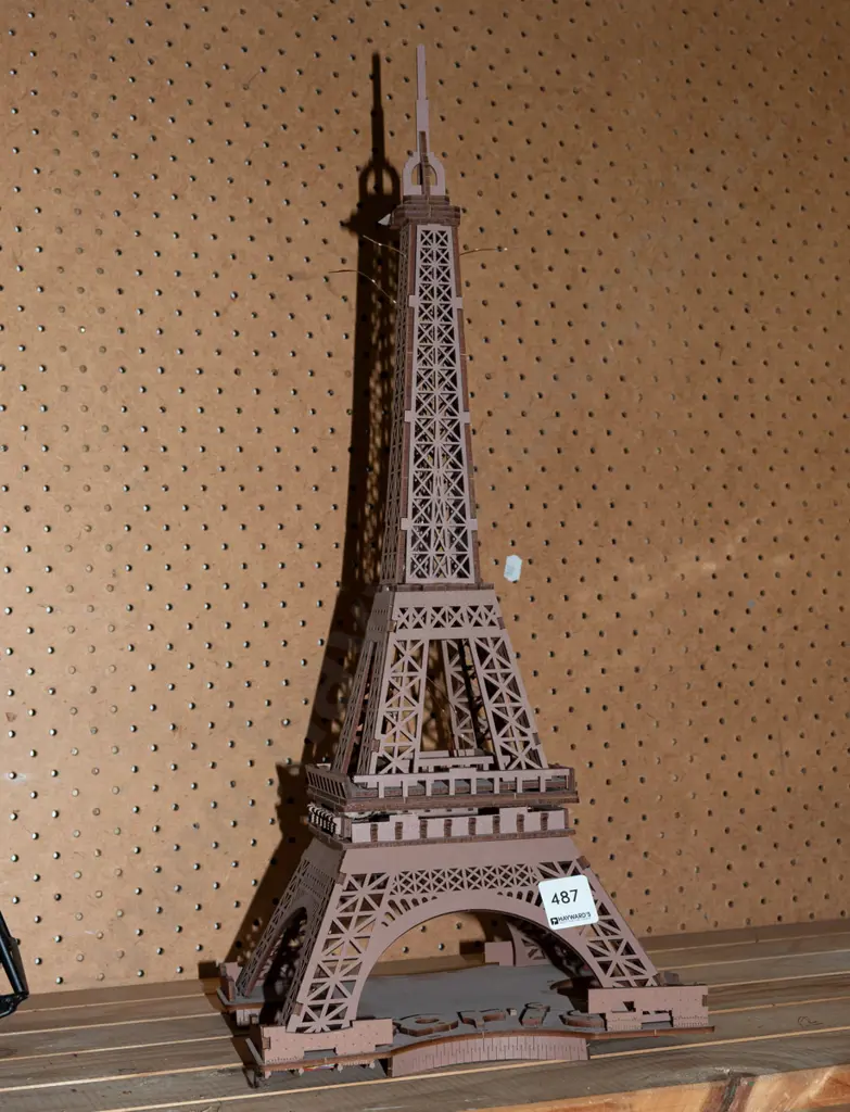 plastic model of The Eiffel Tower H500 Image 1++