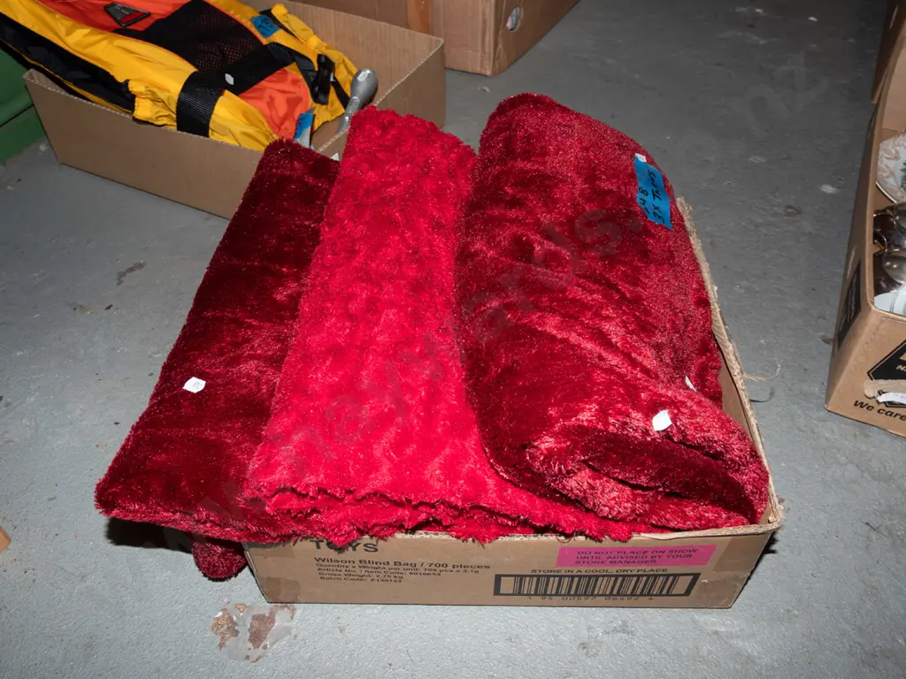 box; 3x synthetic throws Image 1++