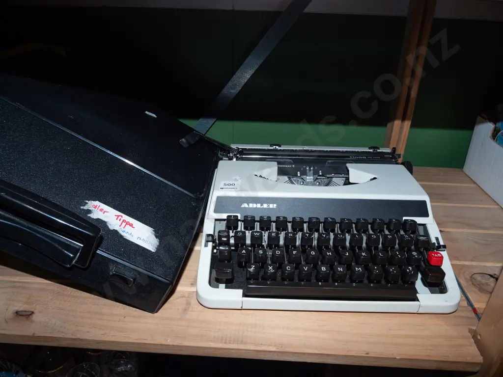 Adler typewriter Image 1++