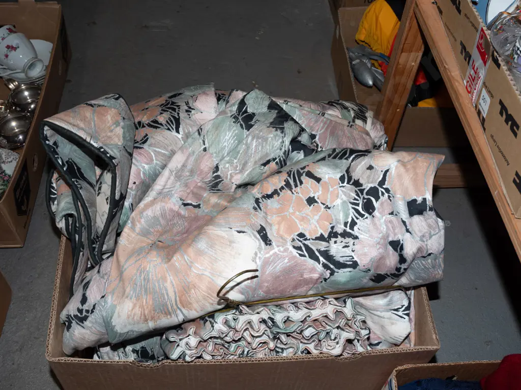 box; thermal floral curtains - 1980s Image 1++