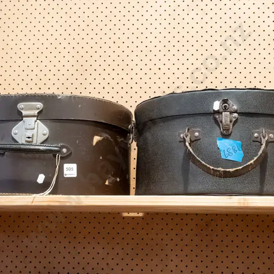 2x hat boxes