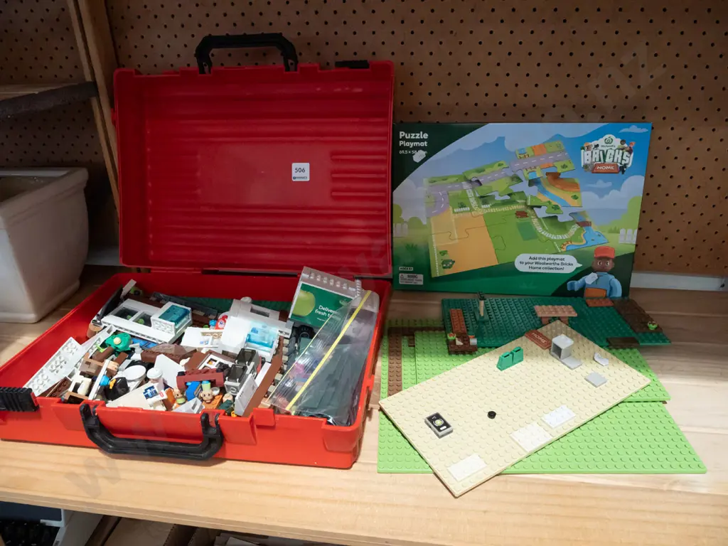 Woolworths bricks in carry case Image 1++