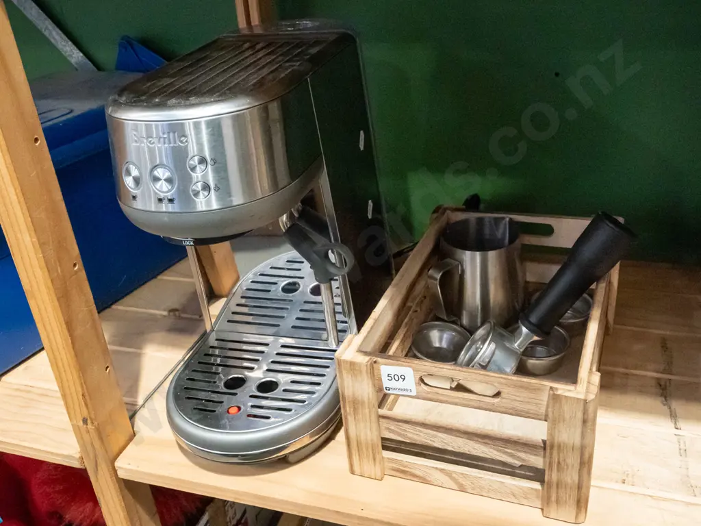 Breville Espresso maker, small wooden crate and accessories Image 1++
