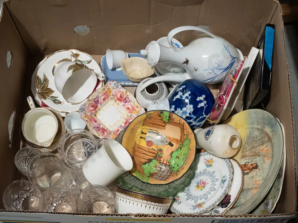 box; cutlery, plates, glassware, trio etc Image 1++