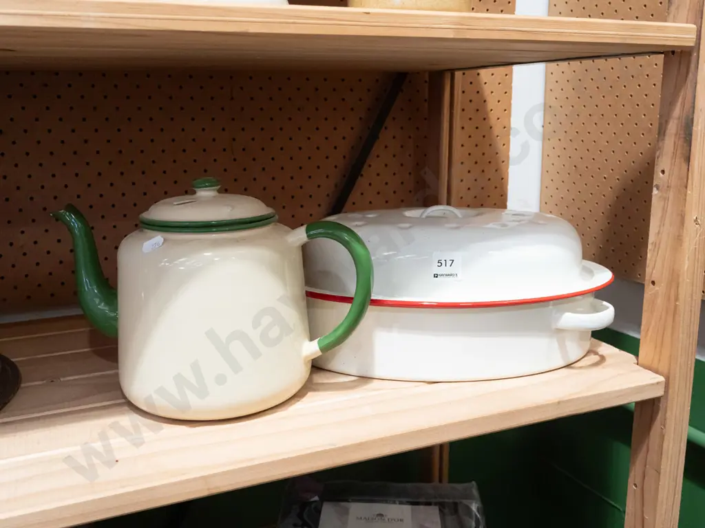 enamel teapot, covered roasting dish Image 1++