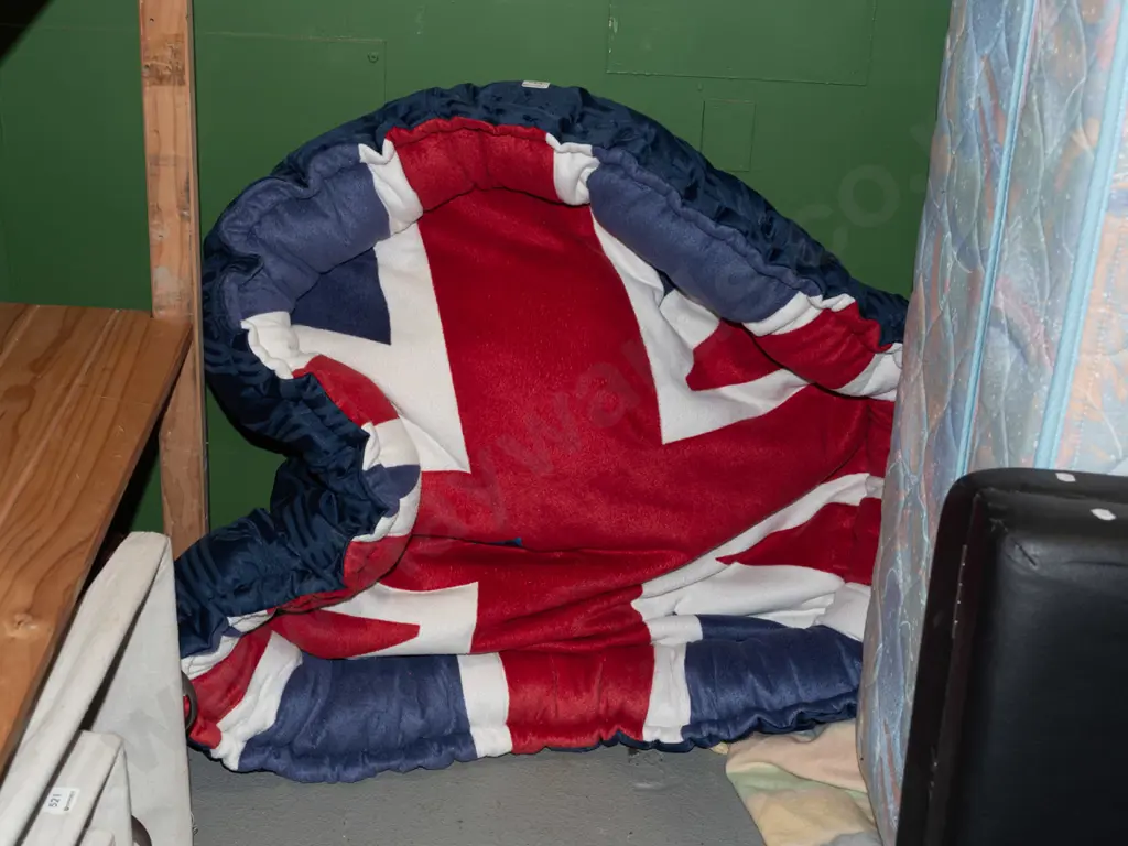 Union Jack dog bed Image 1++