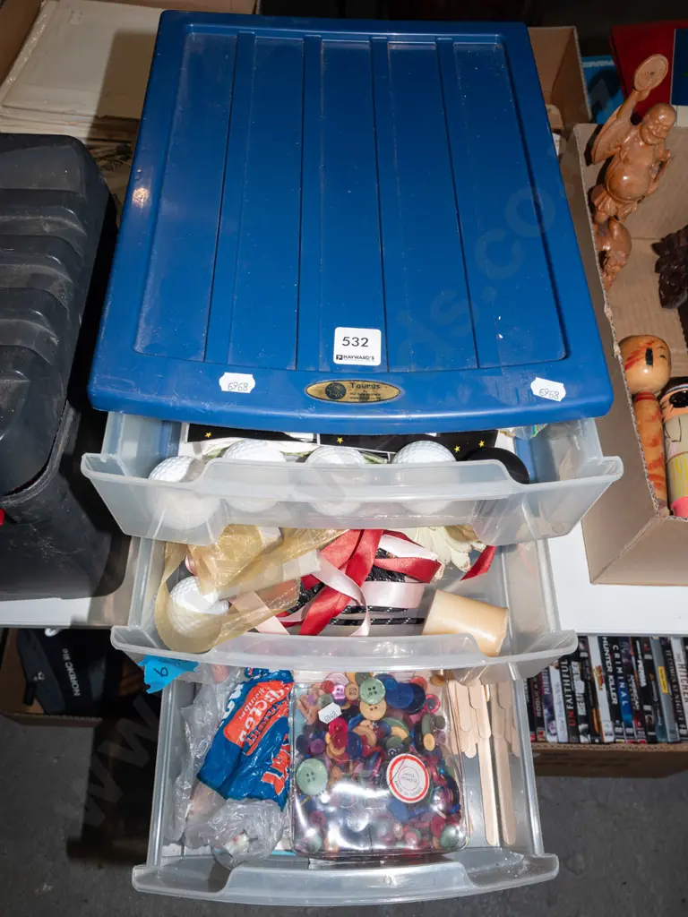 Taurus plastic 3 drawer chest; buttons, strings, beads etc Image 1++
