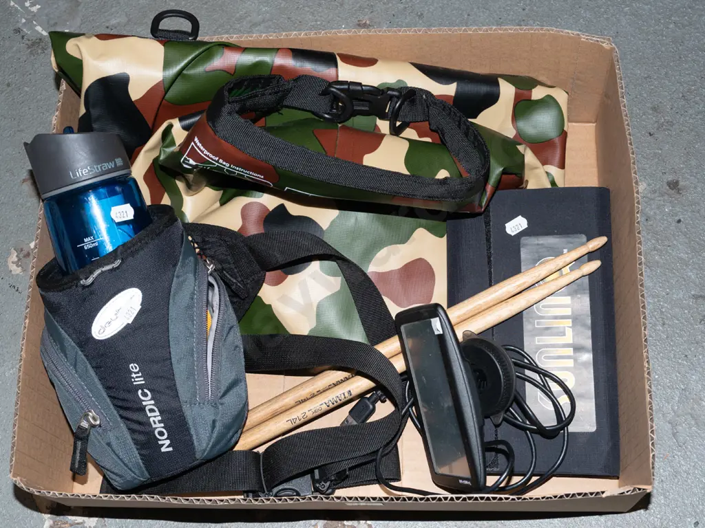 box; drink bottle, waterproof bag, car navigator etc Image 1++