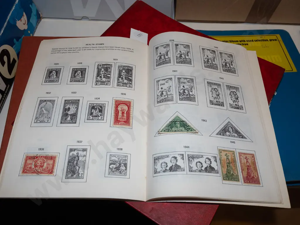 4x stamp albums Image 1++