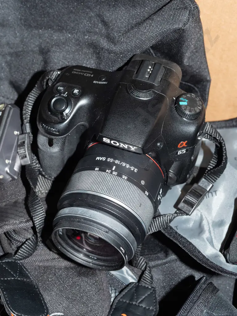 box; Sony digital camera, Konica 35mm camera, small Canon digital camera etc Image 1++
