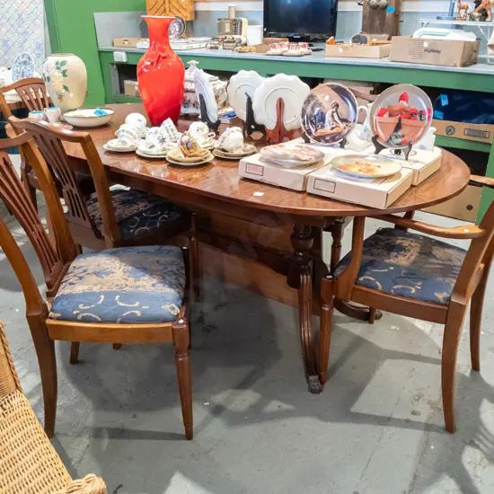 mahogany veneer extending dining table with 6 chairs - including 2 carvers, has additional leaf
