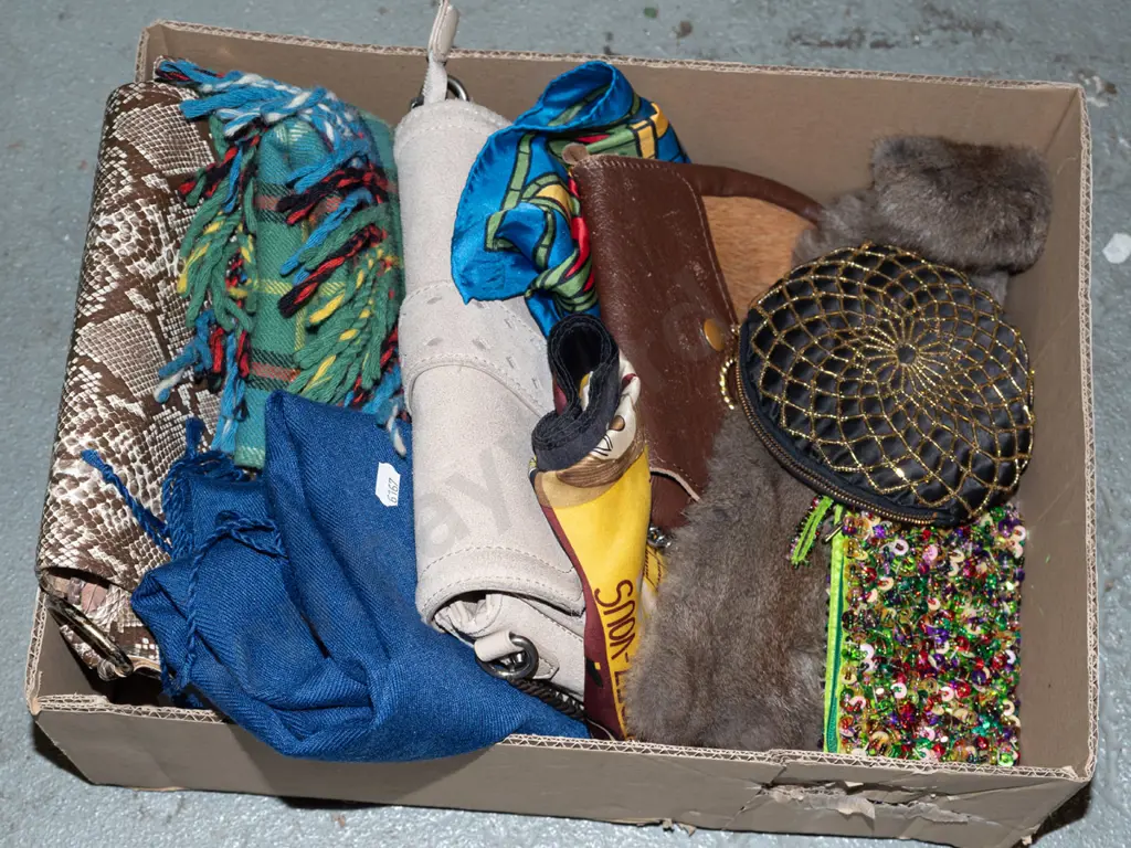 box; purses, handbags, scarves etc Image 1++