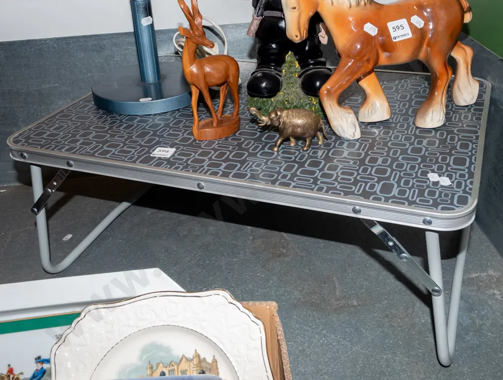 small foldaway tray table Image 1++