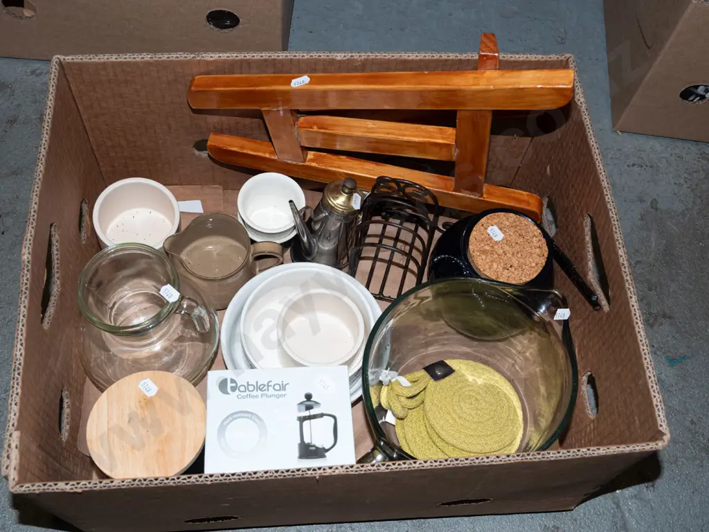 box; cookbook stand, toast rack, measuring jug etc Image 1++