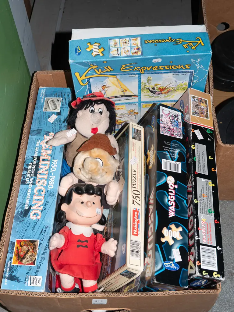 box; puzzles, 3x soft toys Image 1++