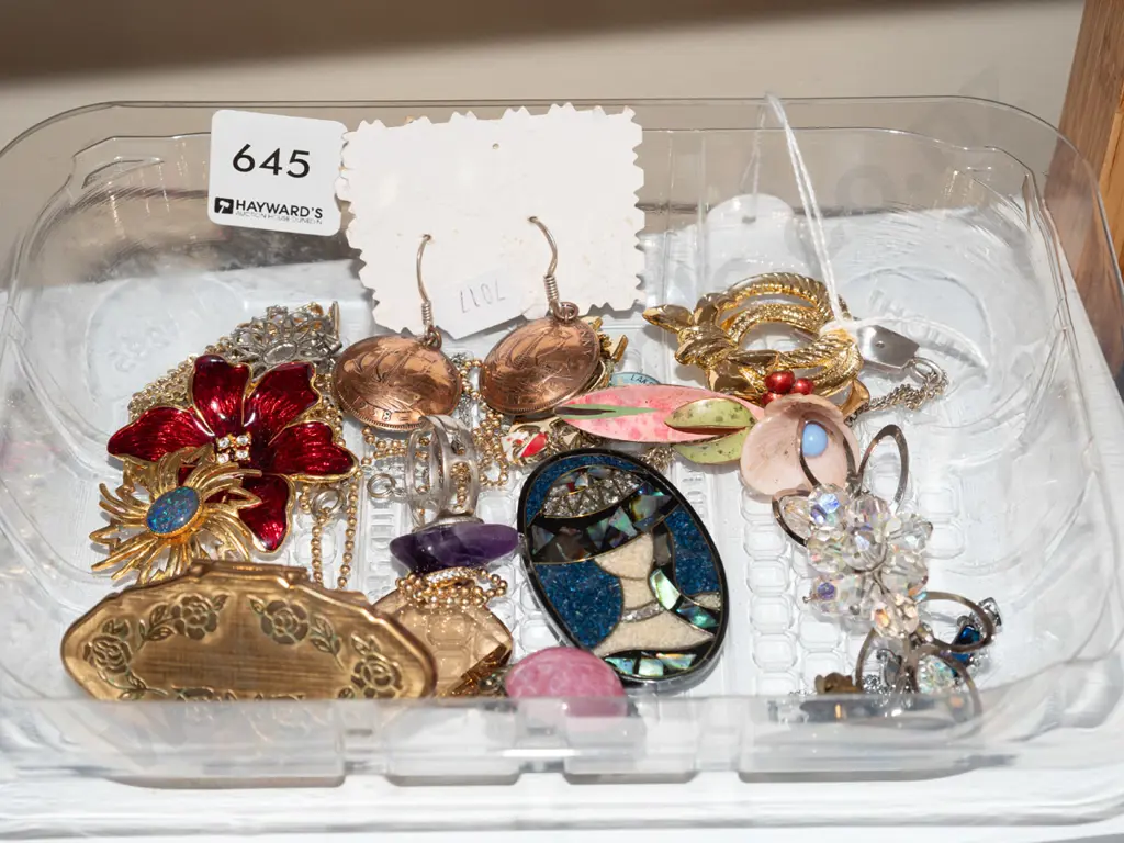 tray of costume jewellery Image 1++