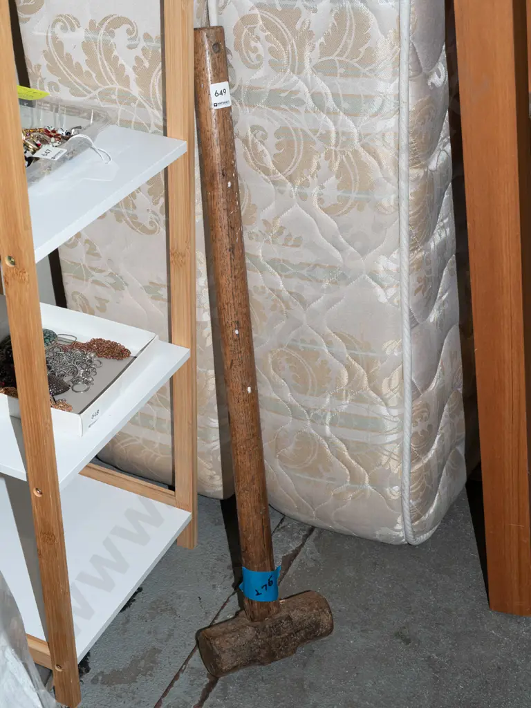 wooden handled sledge hammer Image 1++