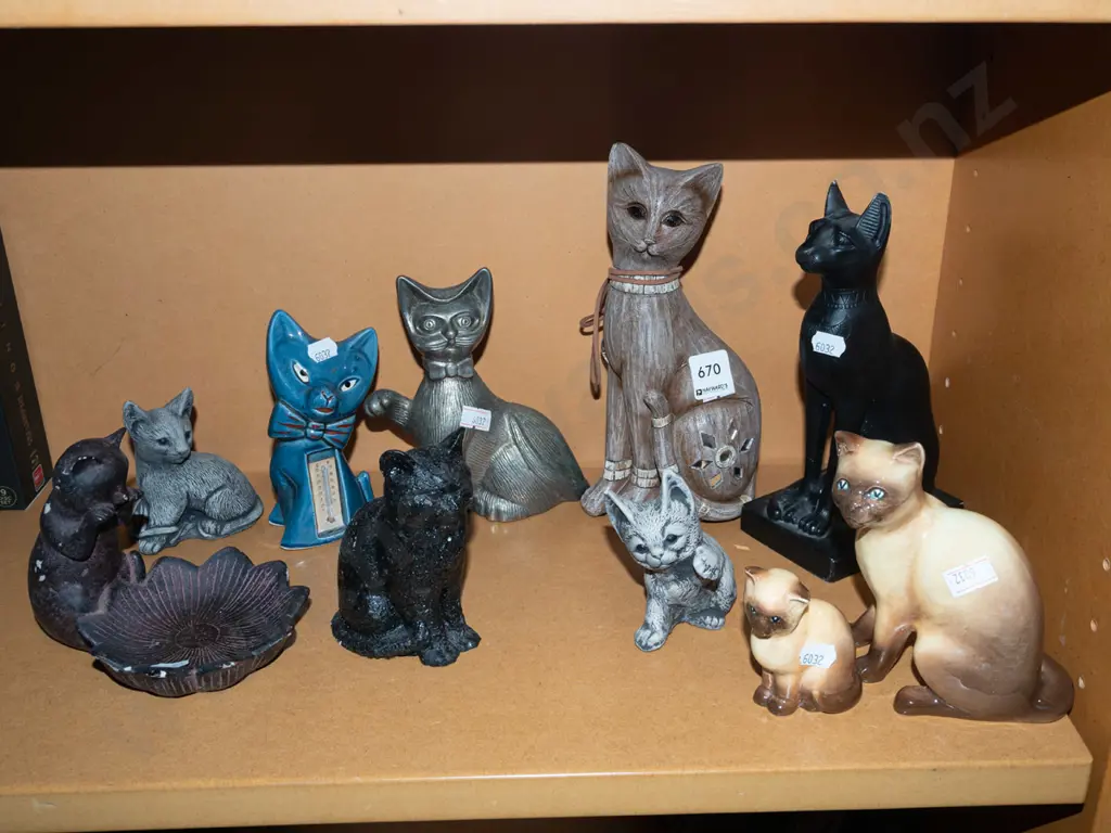 cat figurines Tallest H230 Image 1++