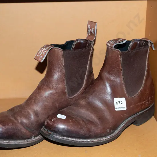 pair of RM Williams boots - size 7.5