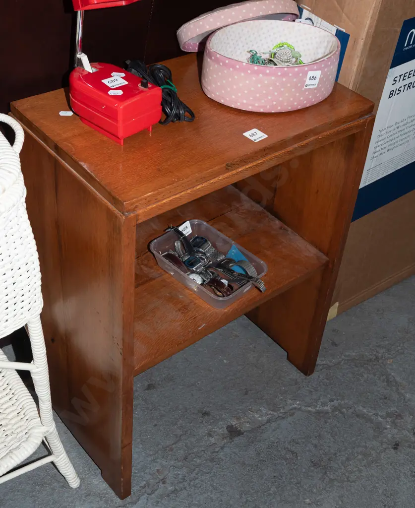 small oak bookcase H610 W450 D270 Image 1++