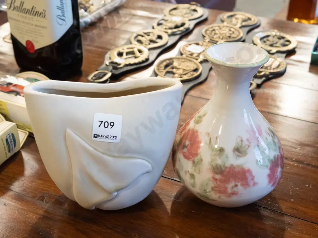 2x Dunedin studio pottery vases H170 Image 1++