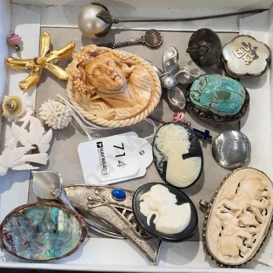 tray of costume and other brooches - sail style with blue cabachon stone stamped 925