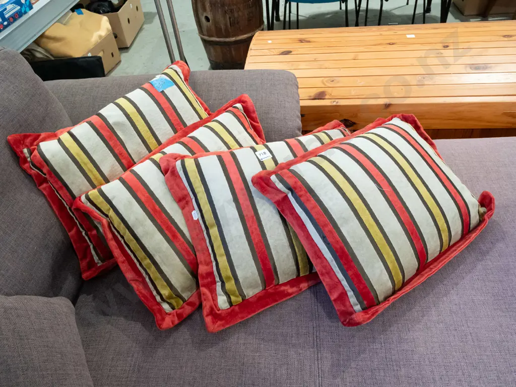 4x striped cushions Image 1++