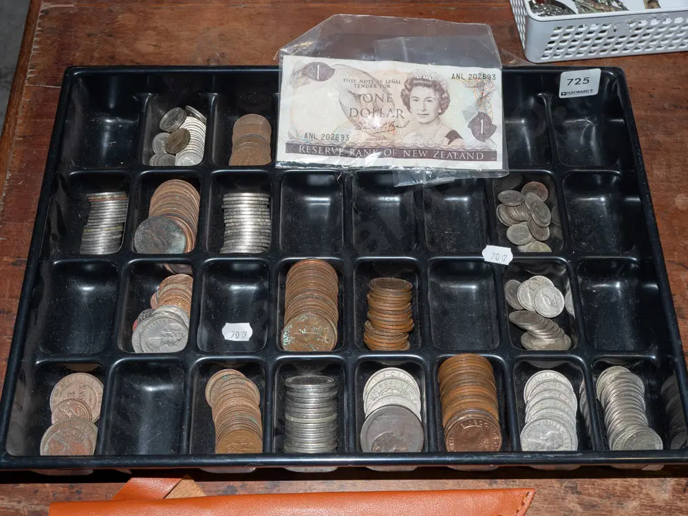 tray of coins and bank notes Image 1++