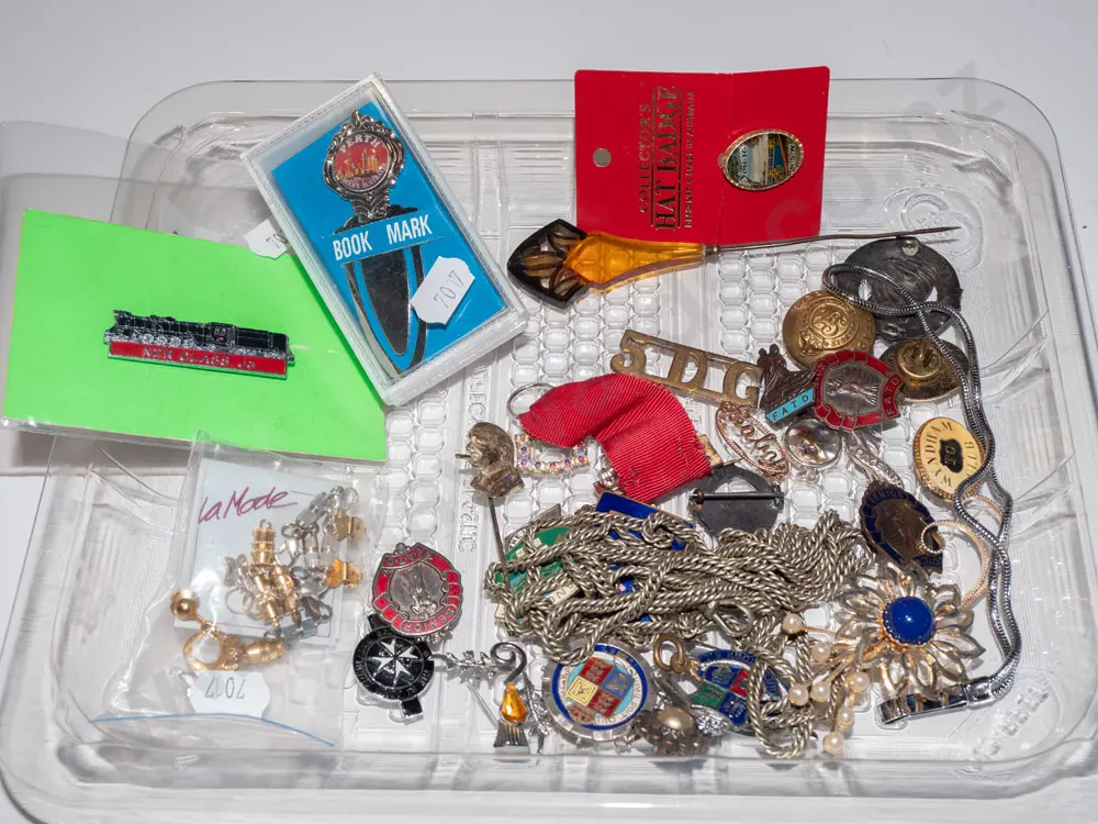 tray; badges, brooches, necklaces etc Image 1++