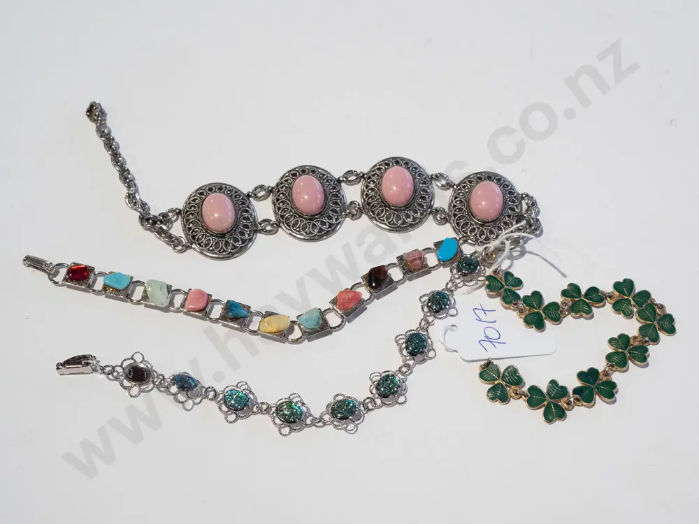 4x bracelets Image 1++