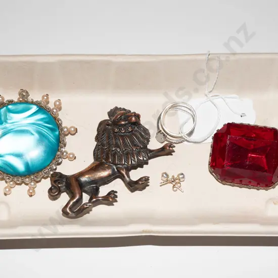 tray; brooches, paua ring, sterling ring, & earrings