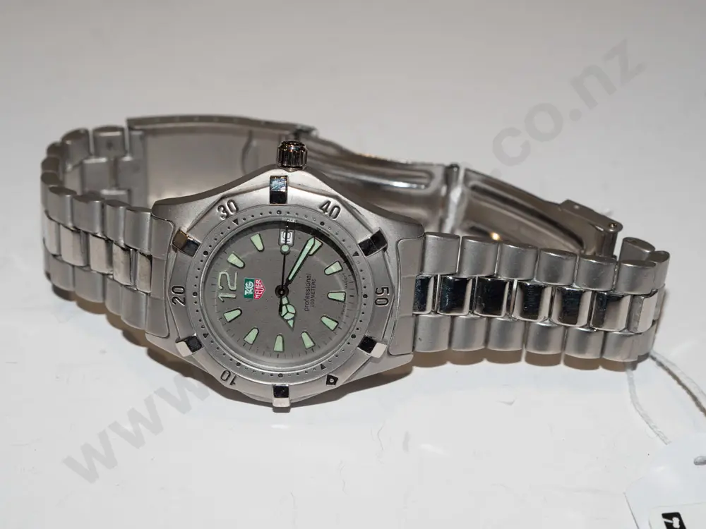 mens wristwatch Image 1++