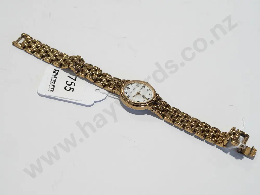 ladies wristwatch Image 1++