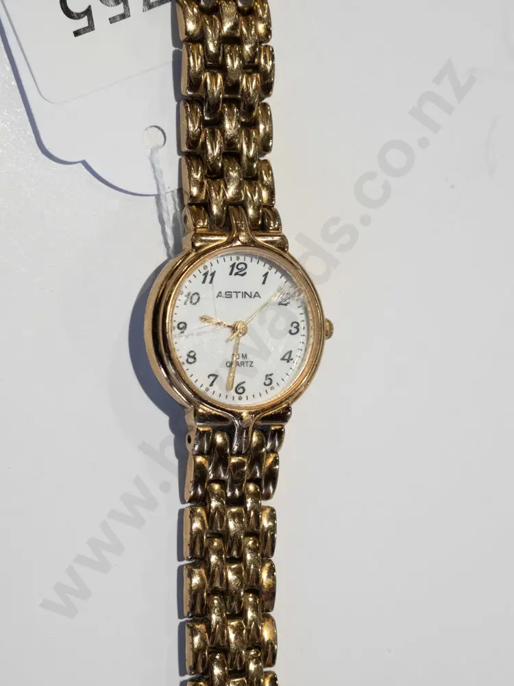 ladies wristwatch Image 1++